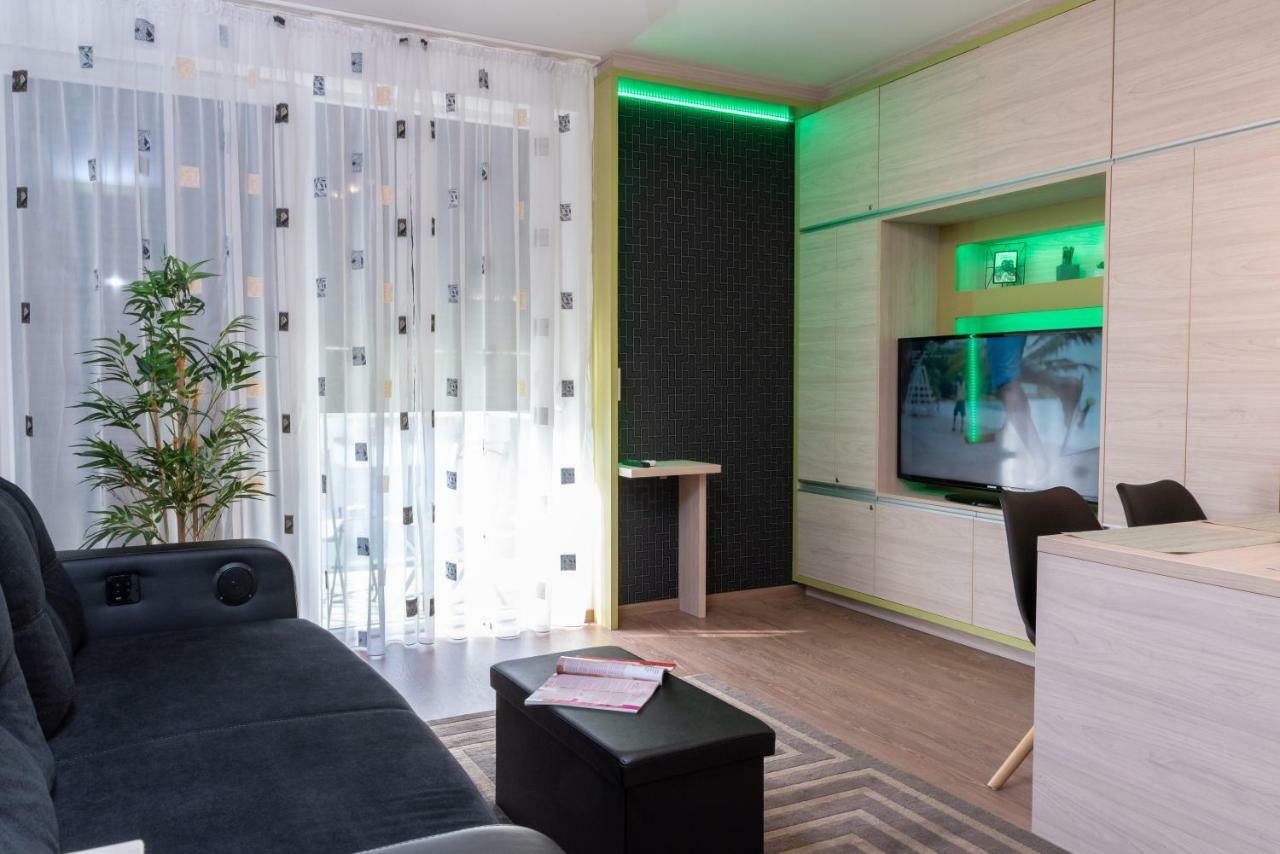 Defne Apartman Debrecen Exterior foto